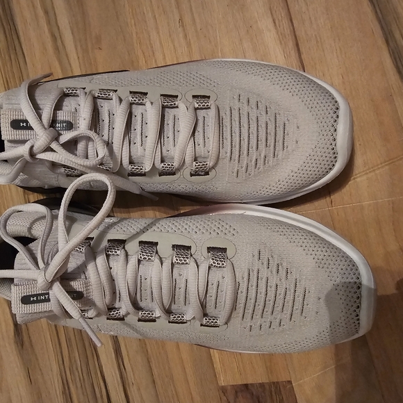 Under Armour - Picture 2 of 4